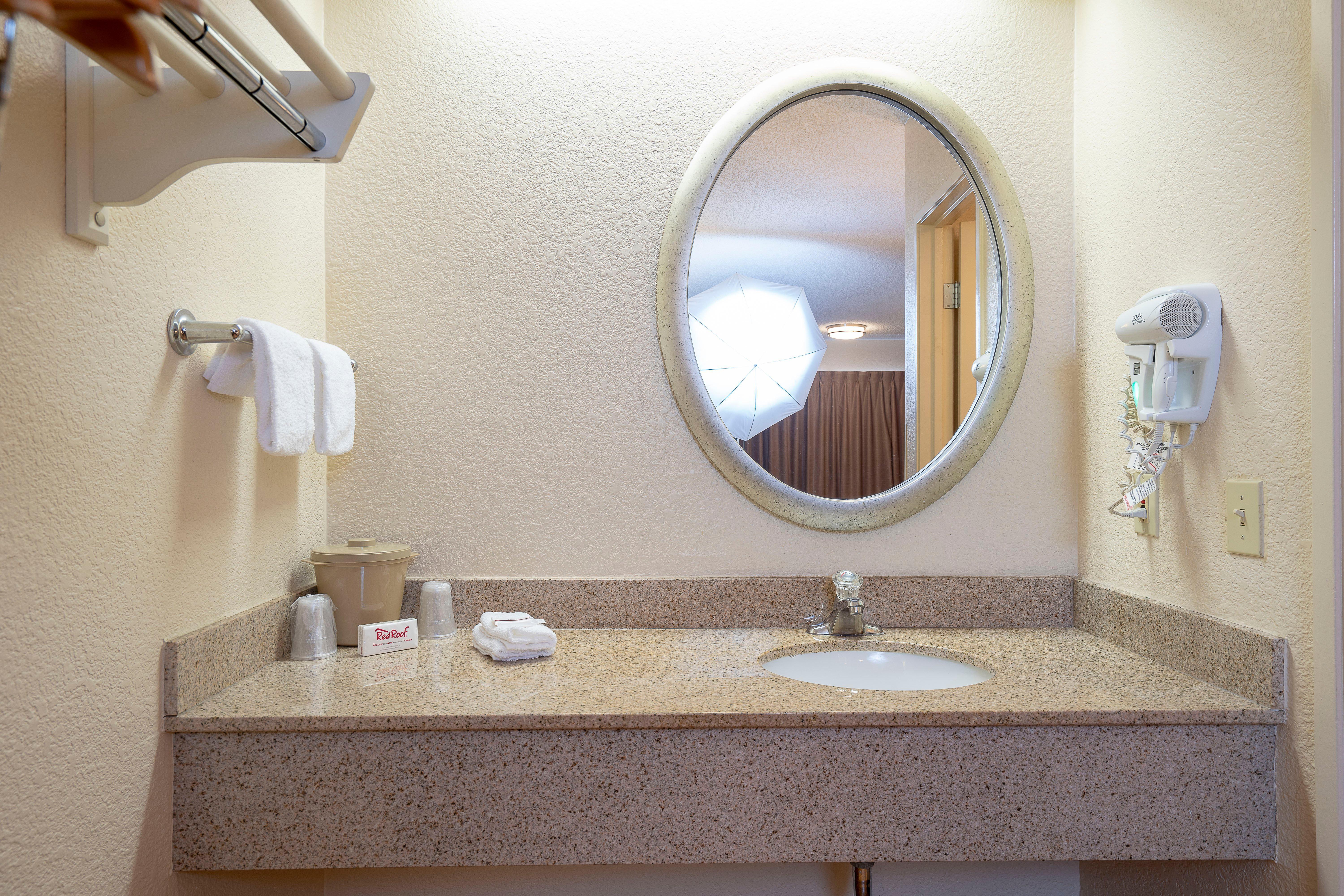 Red Roof Inn Louisville Fair And Expo Bagian luar foto