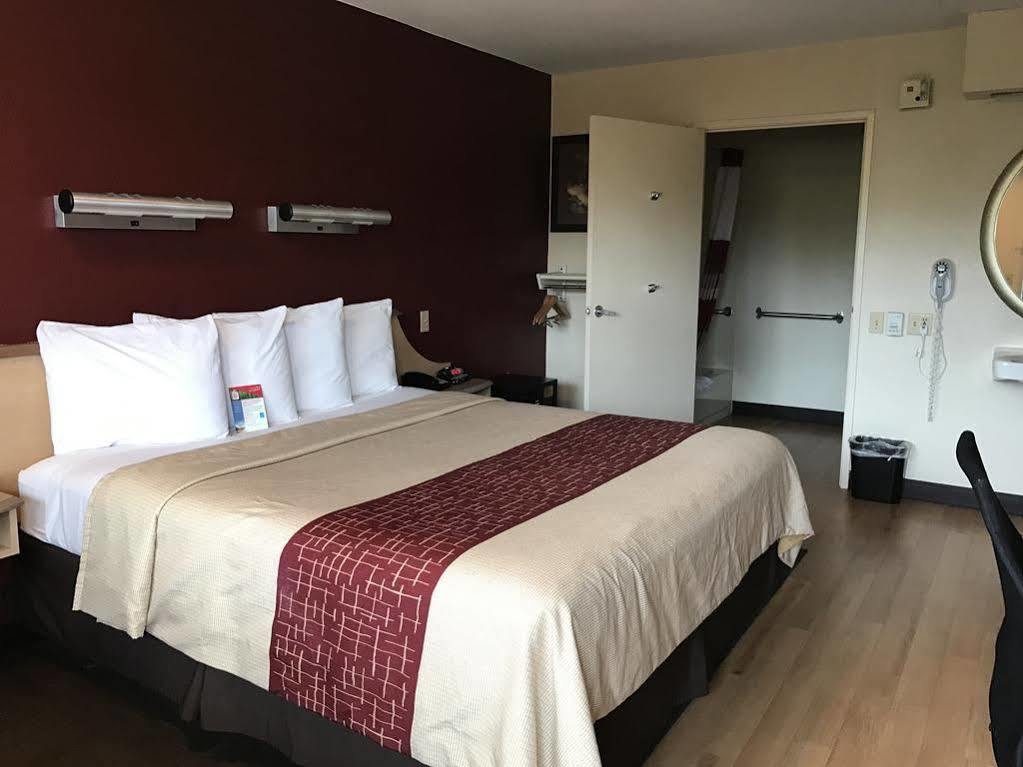 Red Roof Inn Louisville Fair And Expo Bagian luar foto